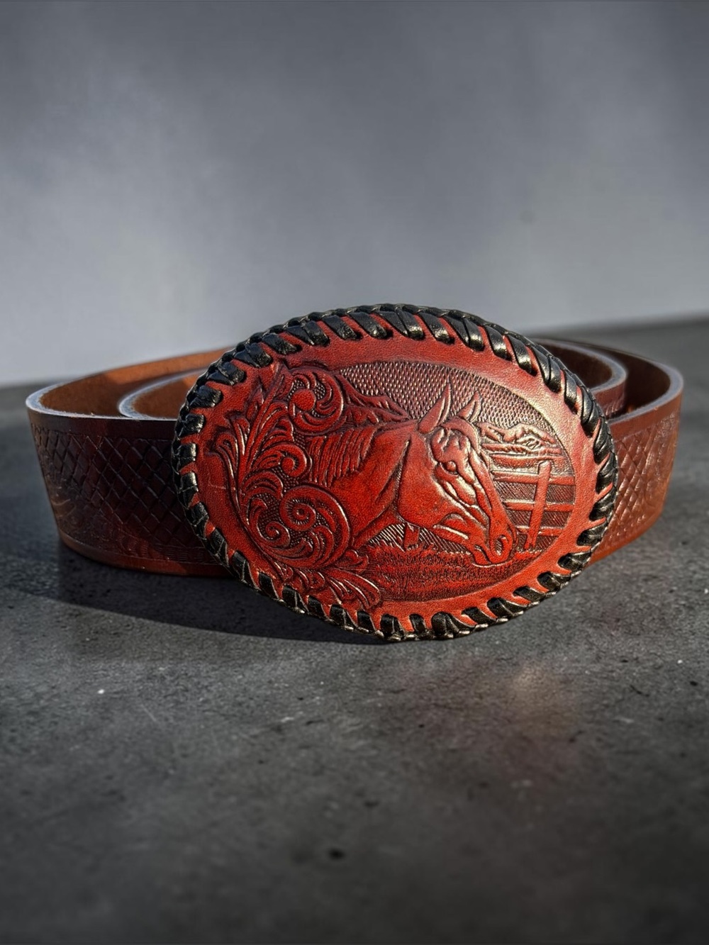LEVI’S TOOLED LEATHER WESTERN BELT WITH HAND-TOOLED BUCKLE – SIZE 36/90